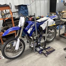 2001 YZ250