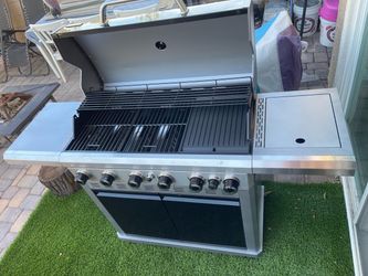 BBQ grill and griddles combo