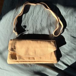 Elegant Tan Leather Shoulder Bag
