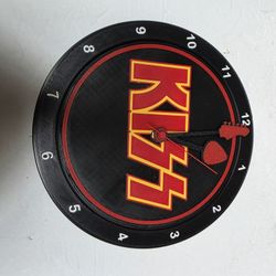 kiss clock