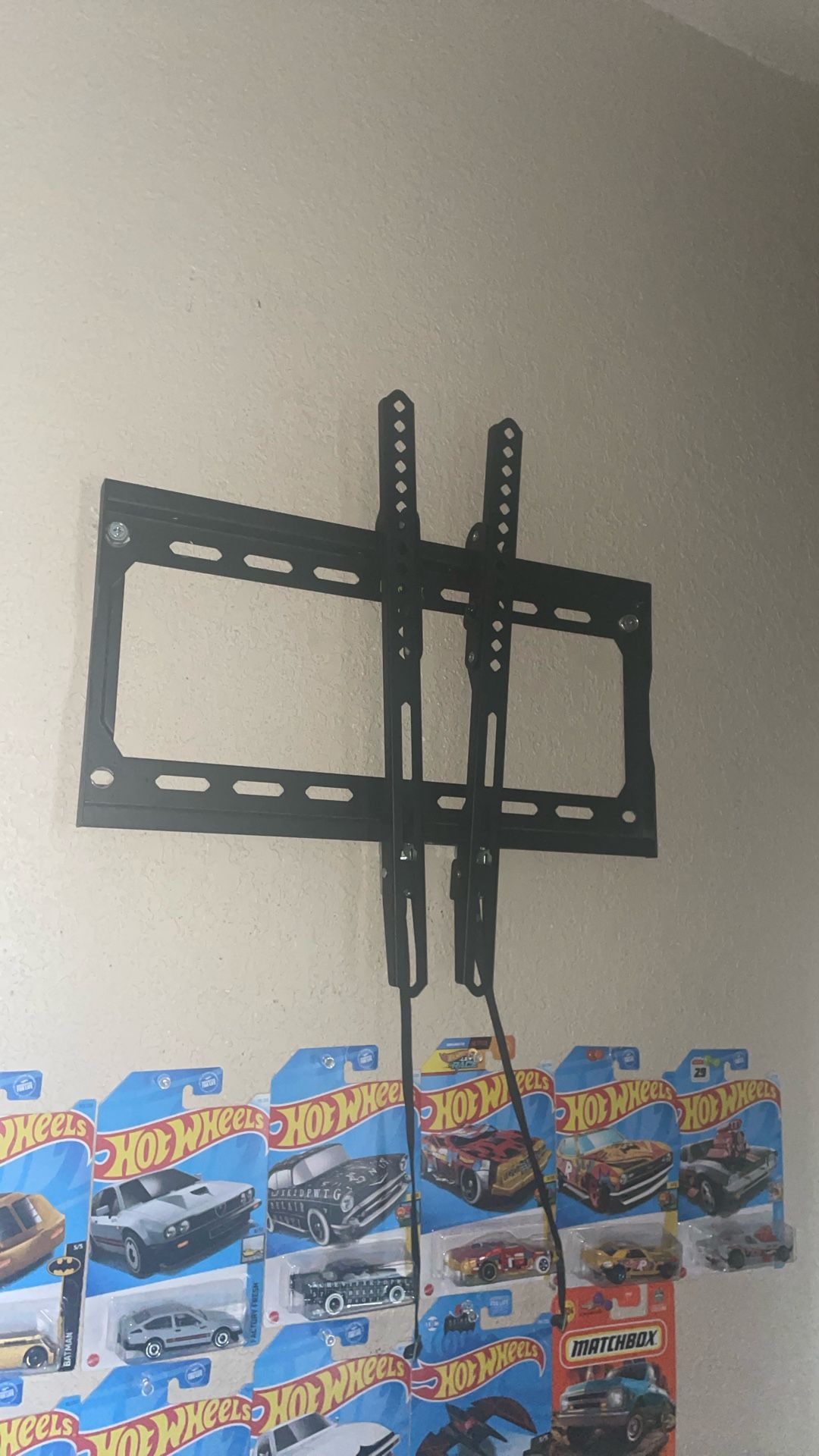Fits Up 60” TV