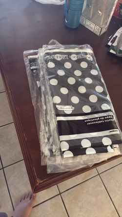 Bundle of 8 table cloths