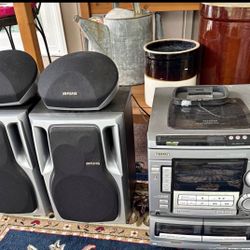 Aiwa CX-NA508 digital audio system 3 disc Am Fm dual cassette with 2 speakers