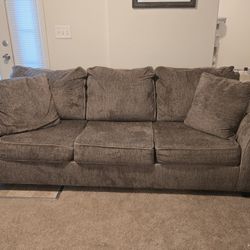 3 Year Old Stain Resistant Couch 