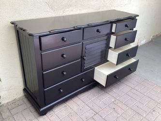 9 DRAWERS DRESSER