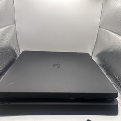 PS4 Slim 