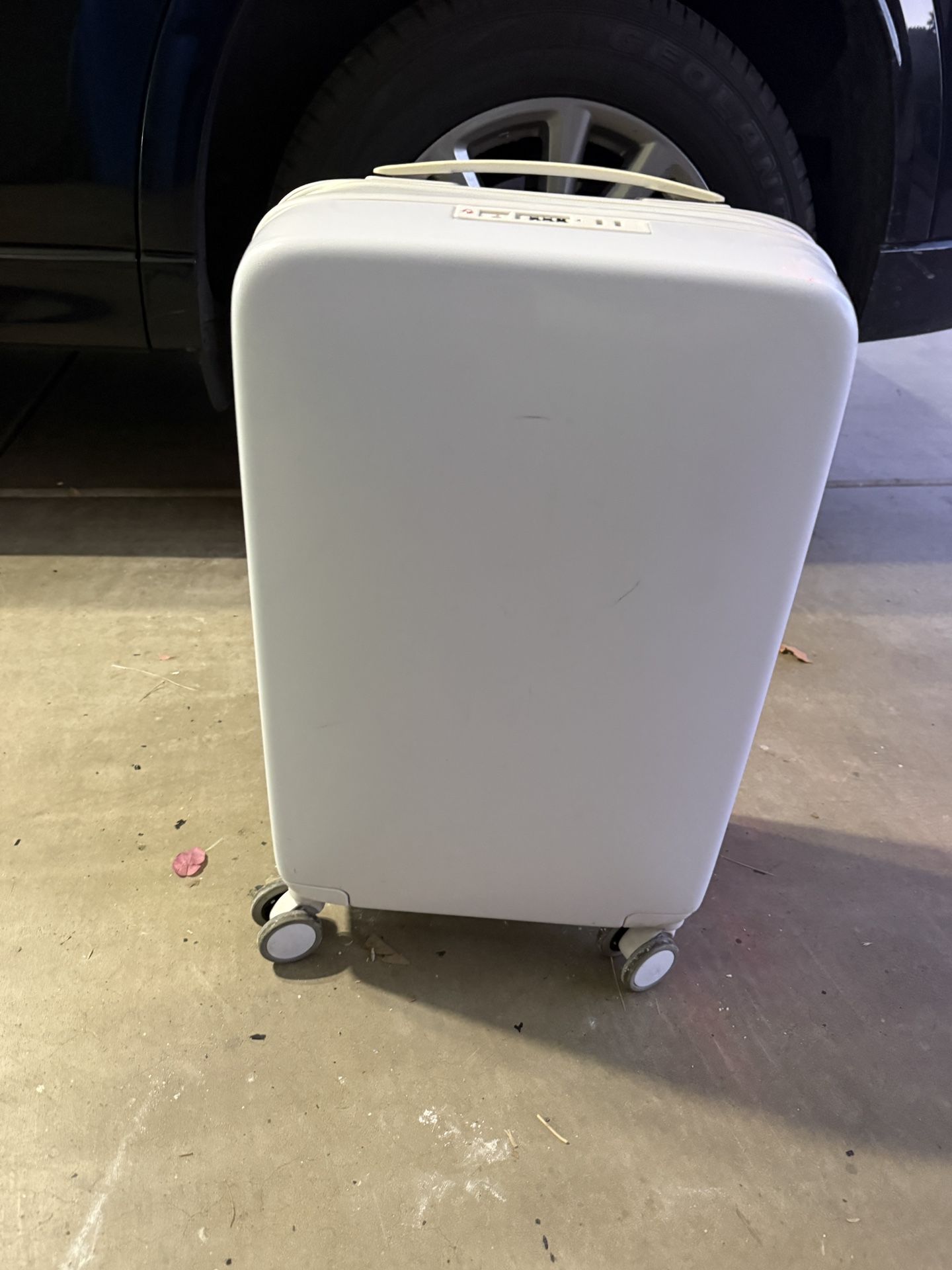 Raden Carry On Suitcase