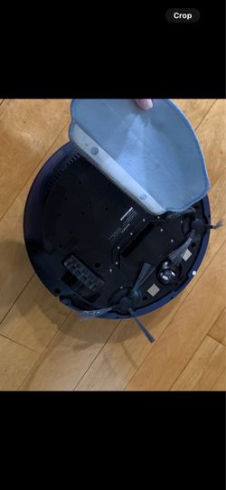 Robot vacuum and mop combo