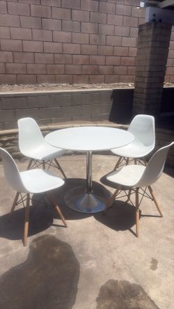 Table with 4 chairs