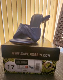 Sz 6 Cape Robbins