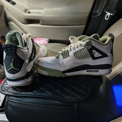 Jordan 4s Women 
