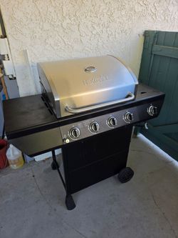 BBQ GIRL BY NEXGRILL 5BURNERS in excellent condition very clean ready to use