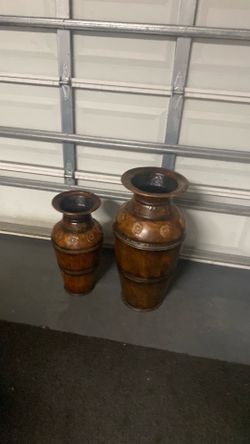 (2) Vases