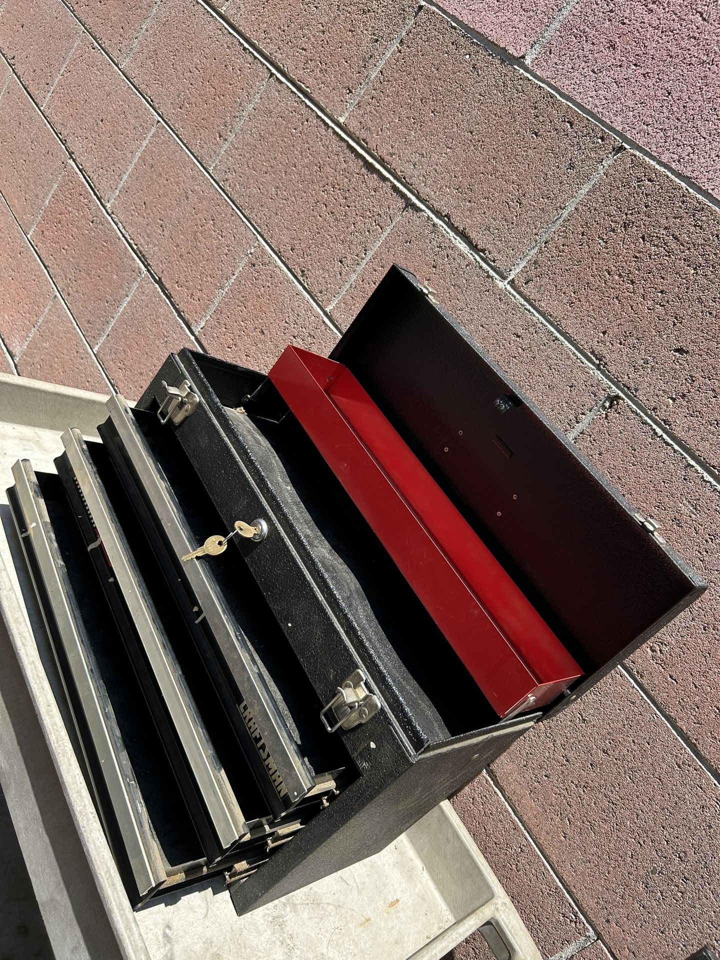 Craftsman Metal Tool Box with Key 🔑 20”x 10”x 8”