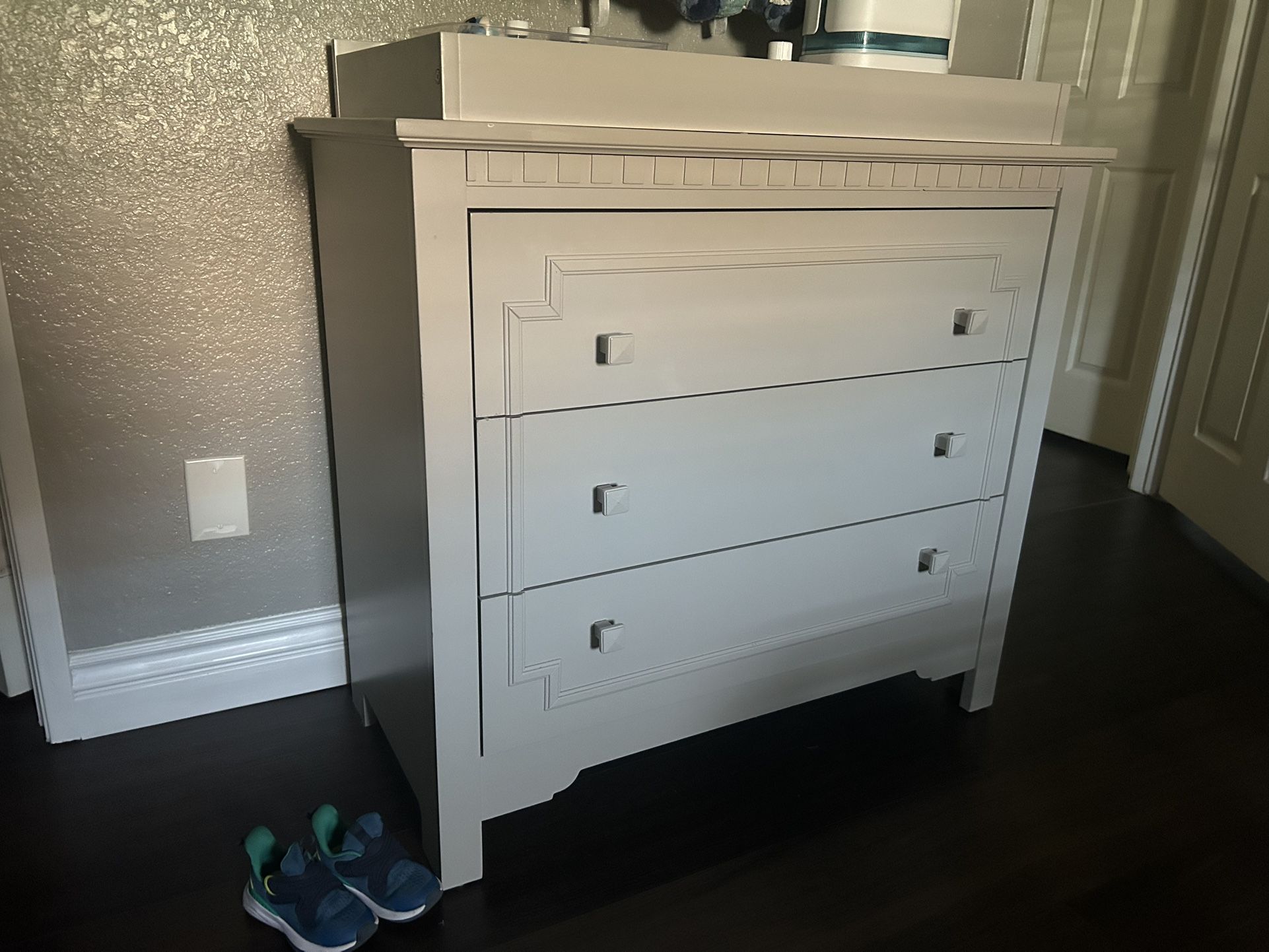 Crib And Drawer Set With Changing Table