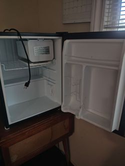 Mini Refrigerator or Freezer