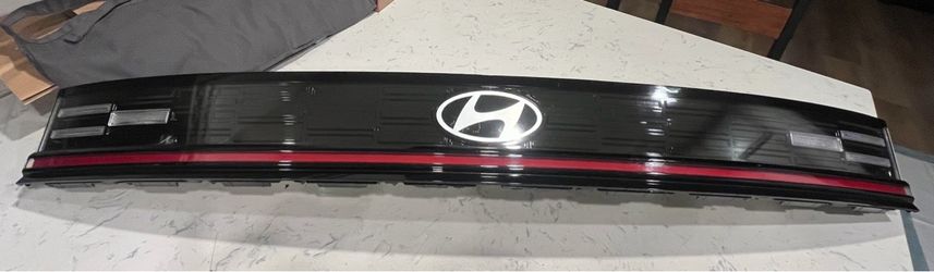 2024-2026 HYUNDAI SONATA REAR CENTER TAIL LIGHT GARNIS LED 9240nineL1550 OEM