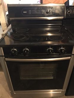 Electric stove for 200 no lower good condition.