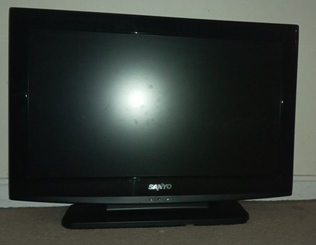 32" Tv/monitor (Not Smart) No Remote.