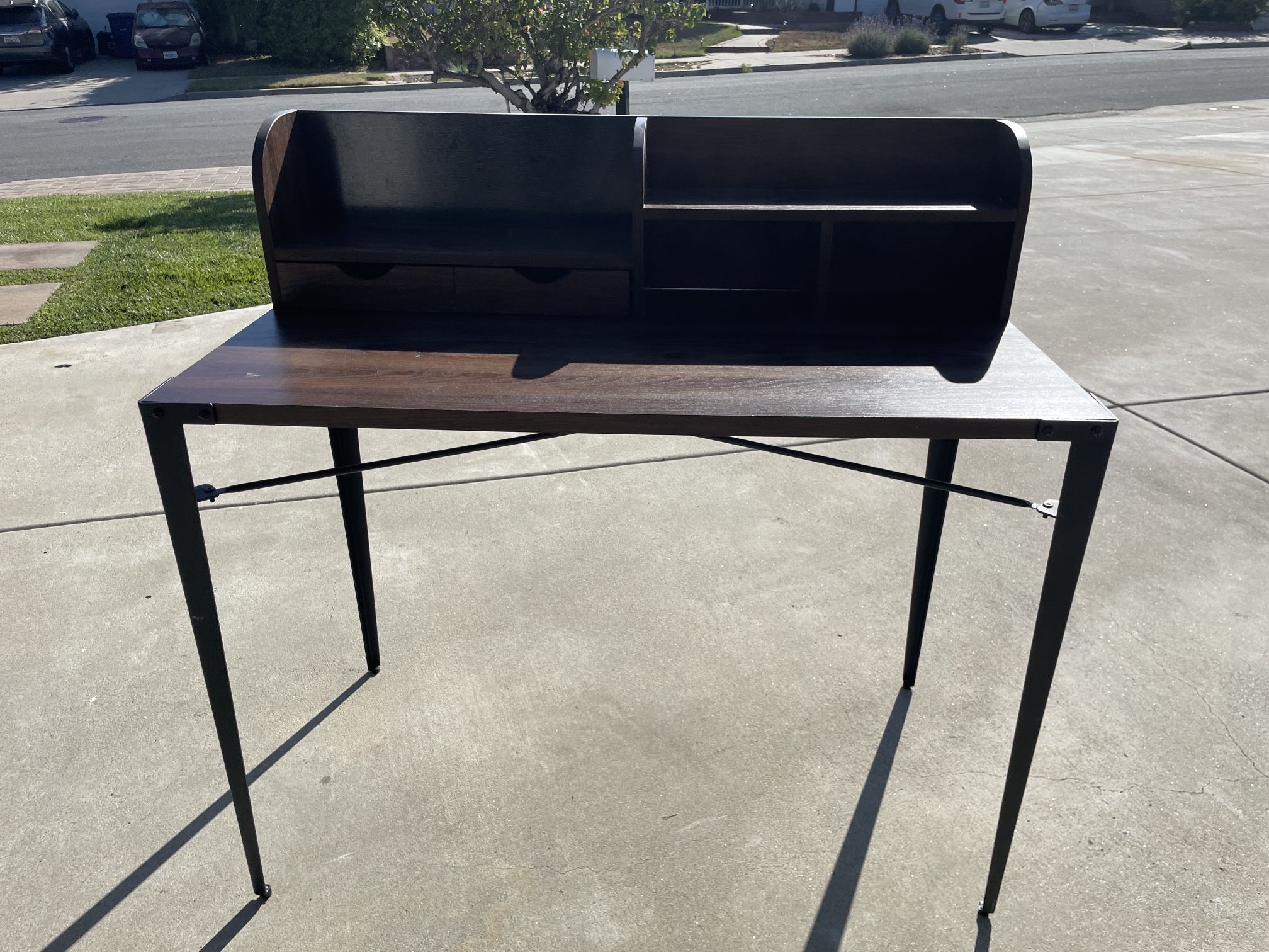 Small Desk. FREE