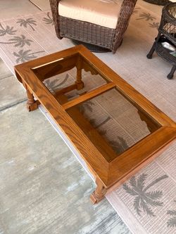 Beautiful solid wood coffee table with extended leafs.