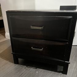 2 Night Stands