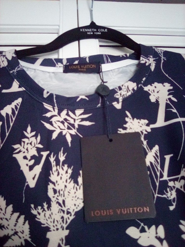 SHIPPING ONLY , NEW DESIGNER SHIRT MENS SIZE L