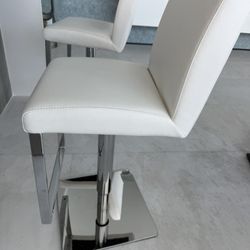 Set Of 3 White Modani Bar Stool 