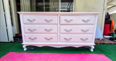 6 drawer solid wood vintage lowboy dresser