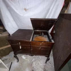 Strand Console Record player  1925