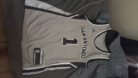 Adult medium victor Wembanyama jersey