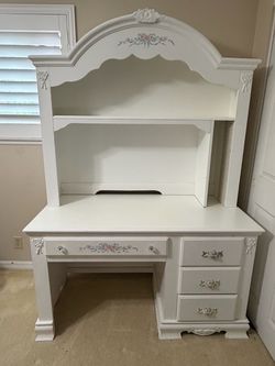 Girls desk with hutch and chair