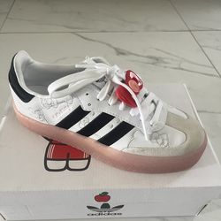 Hello Kitty The adidas Samba