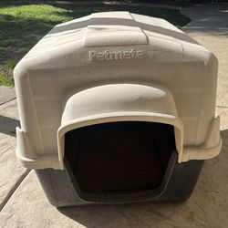 Petmate medium dog house