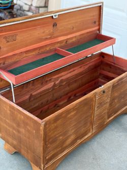 Lane antique trunk