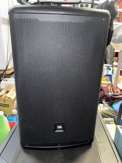JBL Eon 715 DJ speaker
