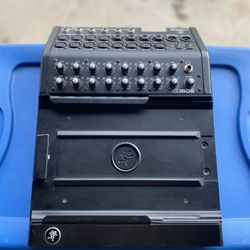 Mackie DL1608 with rack mount included