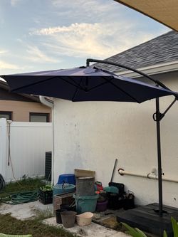 Cantilever Umbrella with stand and weights