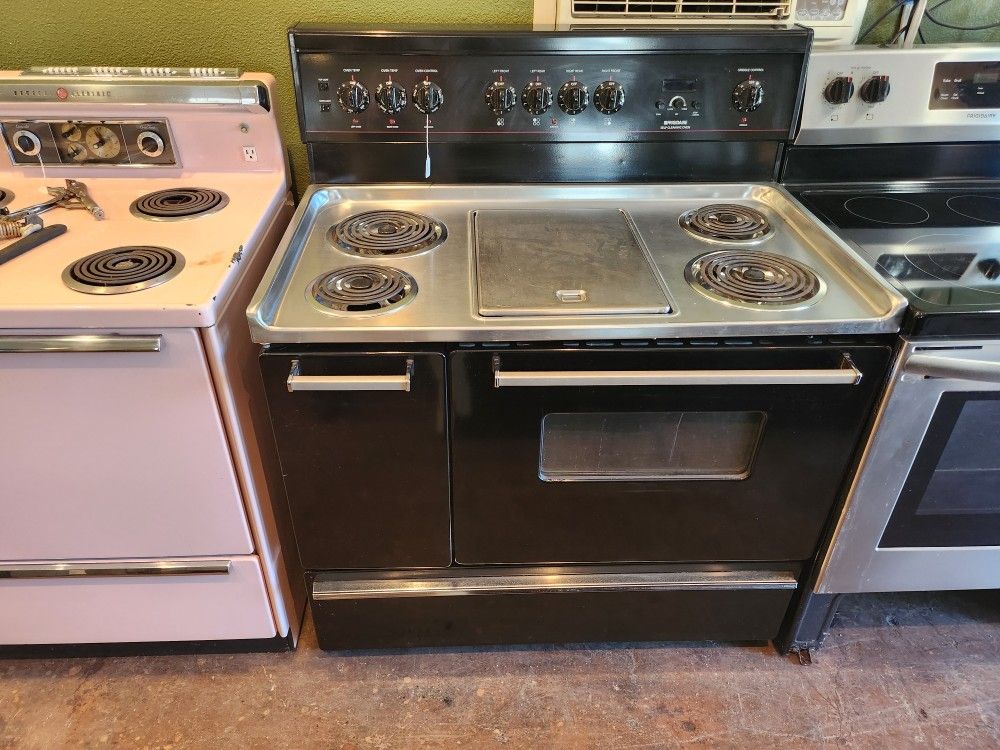 40-in Electric Range By Frigidaire