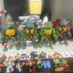 Vintage TMNT FIGURES & VIDEO GAME LOT