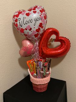 Last Minute Valentines Day Basket With Balloons And Full Size Chocolate Bars!
