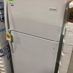Frigidaire Top Freezer Refrigerator L9C9