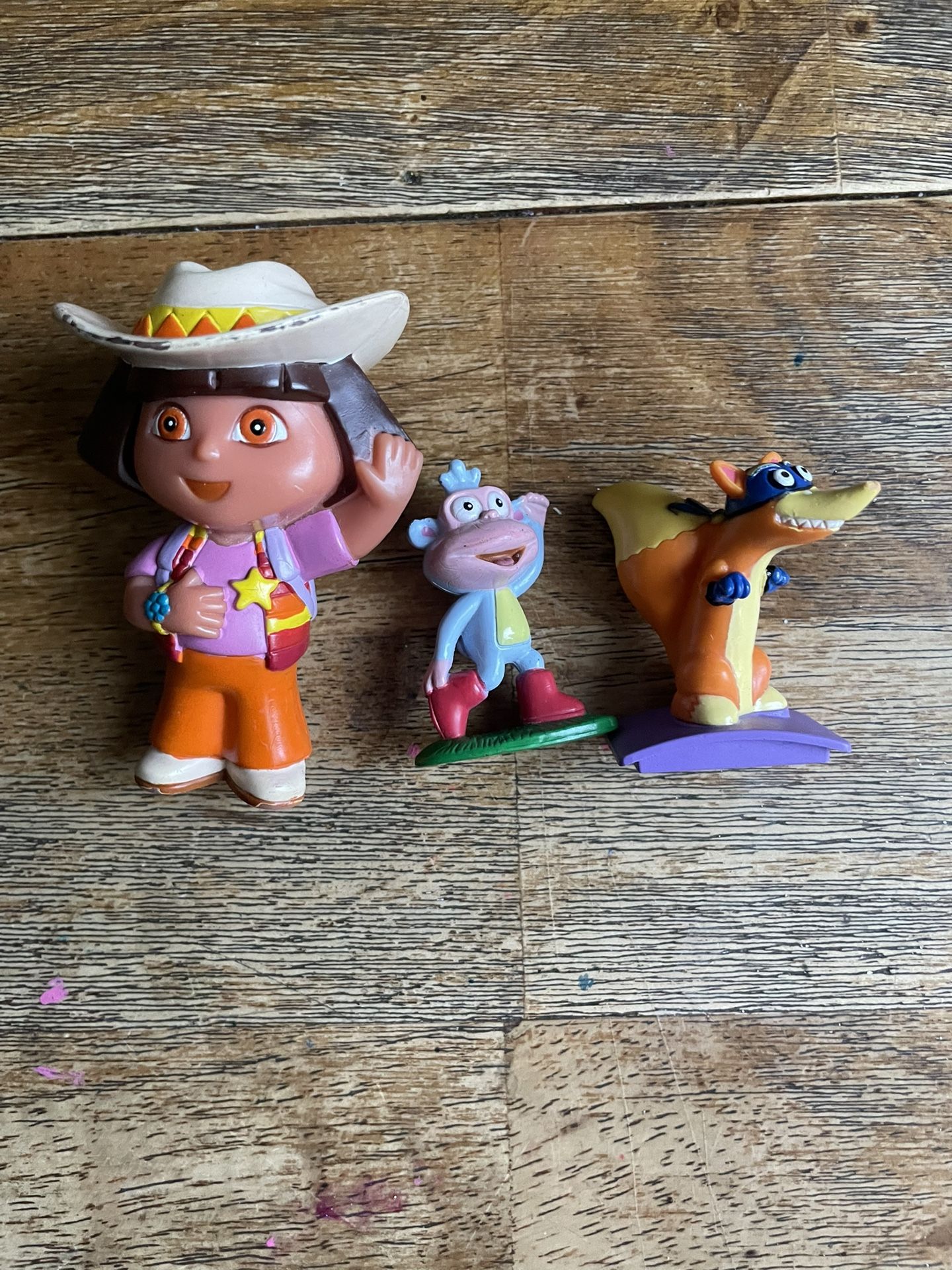 Dora and friends figurine