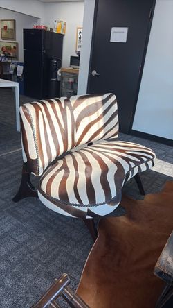 Hide love seat - HD buttercup $500 OBO