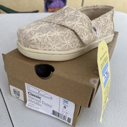 Toddler Girl Tom’s