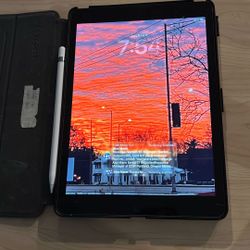 iPad 9th Generation NK2K3LL/A Barely Used WITH APPLE PENCIL