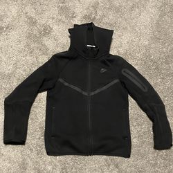 Boys medium black Nike tech