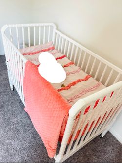 Jenny Lind White 3-in-1 Convertible Crib + Mattress - Excellent Condition!