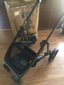 only the stroller the chair is sold separately this is for the carseat