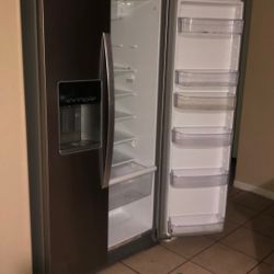 Used Refrigerator MUST GO ice Machine Working 